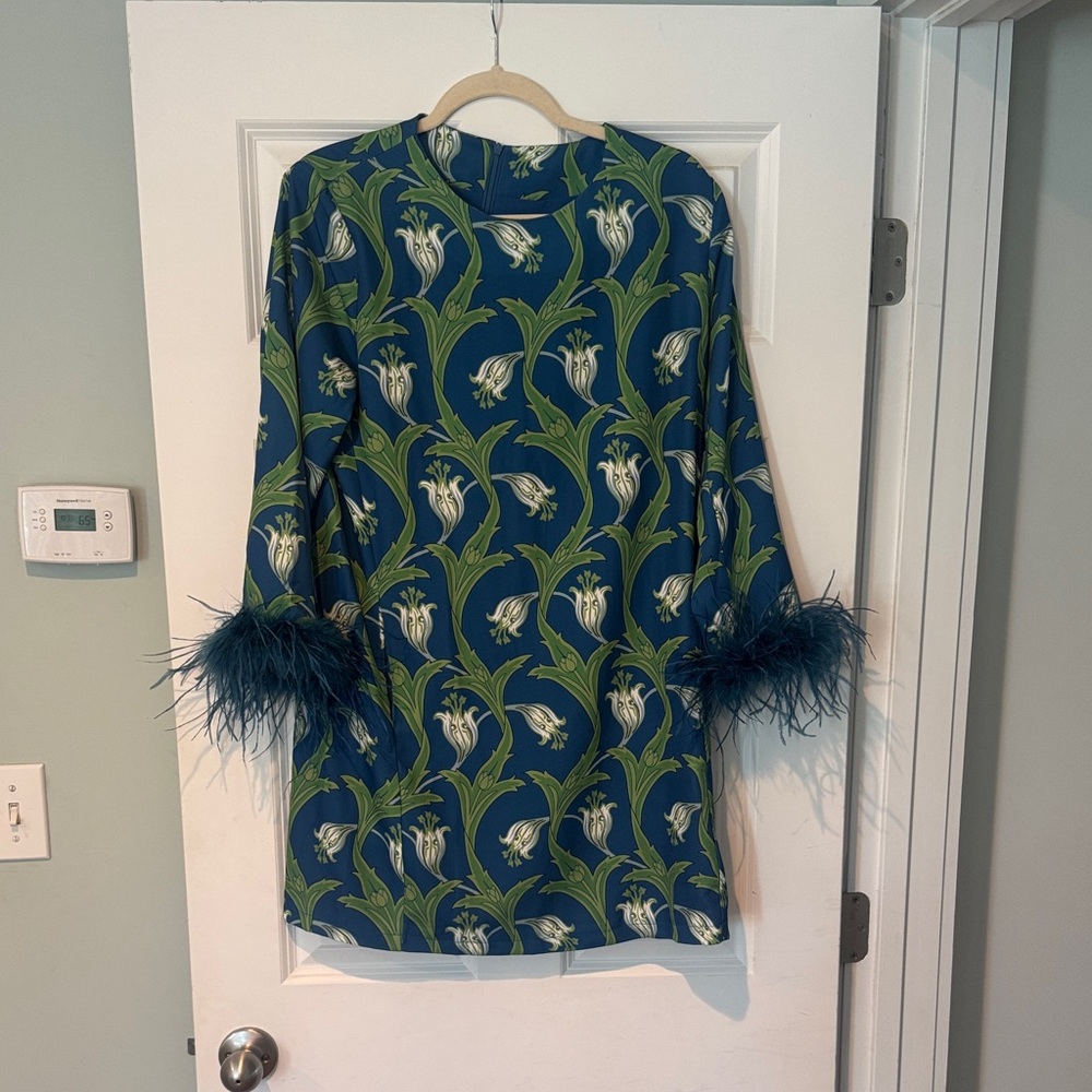 NWT Green and Teal Feather Cuff Floral Shift Dress